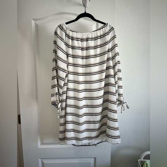 She and Sky Off Shoulder Striped Mini Dress SZ L - Picture 4 of 4
